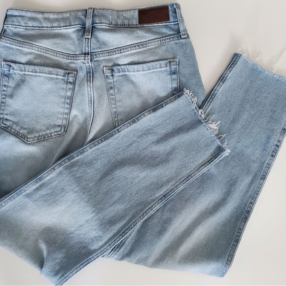 Hollister Ultra High-Rise Mom Jeans Women Size 5 Light Wash Denim Short Stretch - Picture 5 of 8